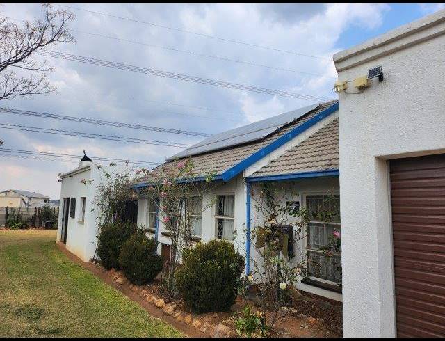 4 BEDROOM HOUSE FOR SALE IN VAN RIEBEECK PARK